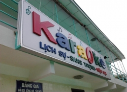 thi-cong-he-thong-den-bang-hieu-quay-thu-ngan-le-tan-quan-bar-karaoke